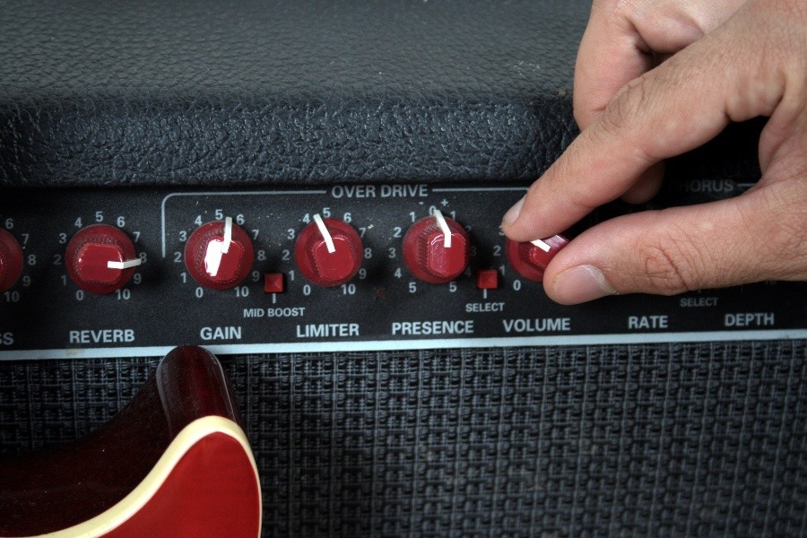 Volume / volume on the guitar amplifier 