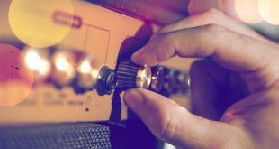 Adjusting a guitar amplifier - How many watts in an amp